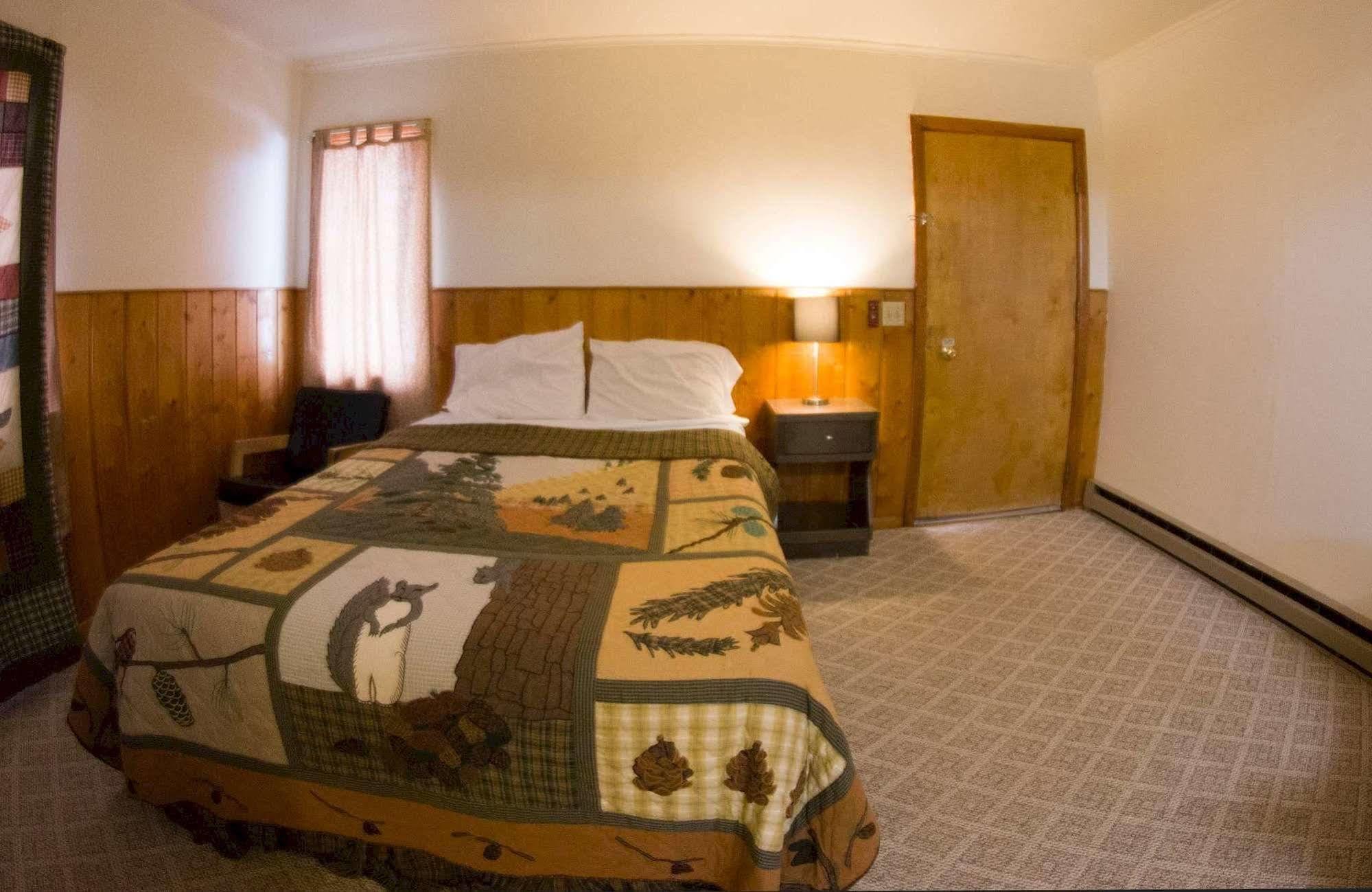 Yellowstone Holiday Motel West Yellowstone Zewnętrze zdjęcie