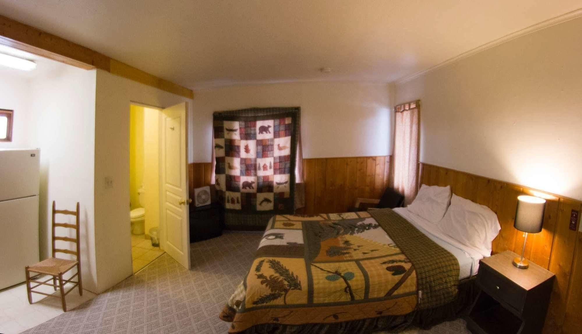 Yellowstone Holiday Motel West Yellowstone Zewnętrze zdjęcie