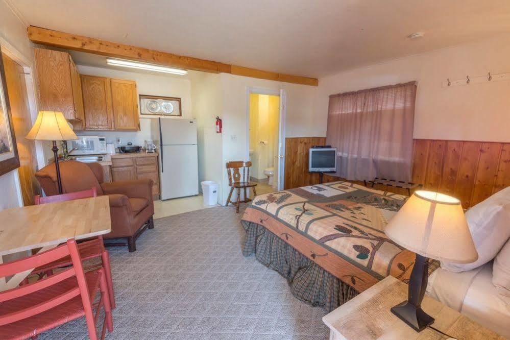 Yellowstone Holiday Motel West Yellowstone Zewnętrze zdjęcie