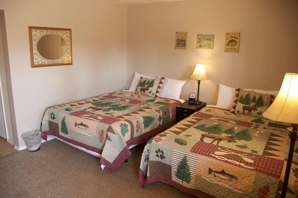Yellowstone Holiday Motel West Yellowstone Zewnętrze zdjęcie